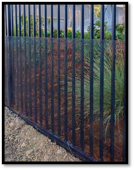 Snake fence overlapped on aluminum fence